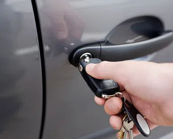 Cleveland Locksmith Services Cleveland, OH 216-606-9011 - car-door-unlocking